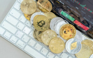 Le bitcoin atteint rapidement les 30 000 dollars avant une chute des crypto-actifs