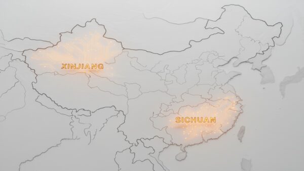 Une photo conceptuelle d'une carte de la Chine montrant les provinces du Xinjiang et du Sichuan illuminées, symbolisant la résurgence du minage de Bitcoin (hashrate) en 2025.
