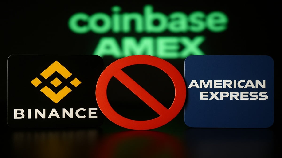 Une photo réaliste (Déc 2025) montrant le logo Binance et le logo American Express (Amex) séparés par un signe "interdit", illustrant l'incompatibilité et le paradoxe du partenariat Amex-Coinbase.