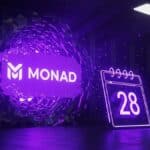 Logo Monad émergeant d'un serveur, illustrant la fuite de la date de lancement du mainnet sur GitHub.