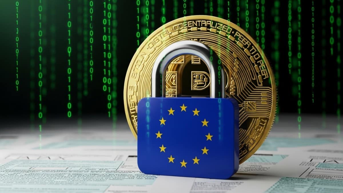 Illustration représentant la directive DAC8 en Europe, avec une carte numérique et un cadenas symbolisant la collecte et l’échange de données fiscales crypto.