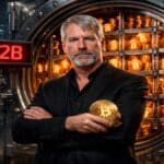 Illustration de la stratégie d'accumulation de BTC par MicroStrategy malgré les pertes latentes actuelles.