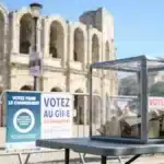 Urne électorale symbolisant les enjeux décisifs du premier tour des élections municipales à Nîmes avec Vincent Bouget.