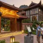 Illustration d'un hôtel traditionnel au Vietnam acceptant l'altcoin Pi Network comme moyen de paiement officiel.