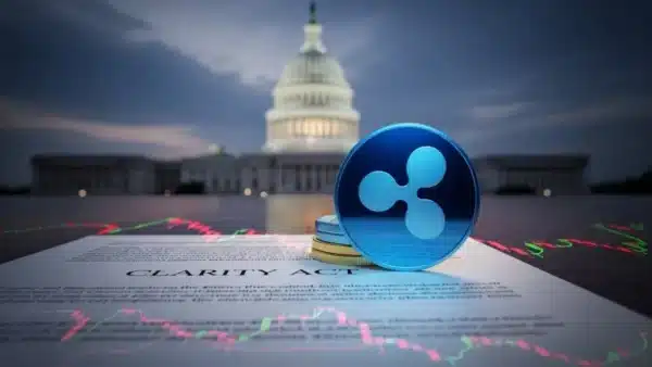 Une pièce XRP posée sur le document juridique du CLARITY Act avec le dôme du Capitole américain en arrière-plan, symbolisant l'enjeu réglementaire.
