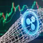 Une pièce XRP bleue brisant un filet métallique, avec des graphiques boursiers verts en arrière-plan.