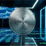 Pièce physique XRP de Ripple posée sur un écran affichant des graphiques de trading dans une salle de serveurs