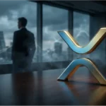 Analyste financier observant un graphique de trading XRP dans un bureau moderne