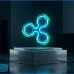 Logo Ripple en néon bleu et vert sur un socle dans une pièce sombre, symbolisant l'approbation MiCA au Luxembourg