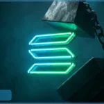 Logo Solana lumineux pris en étau entre deux blocs de métal enchaînés illustrant la résistance du prix SOL face à la réglementation